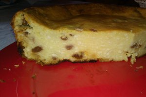 Desert pasca fara aluat cu branza dulce si stafide