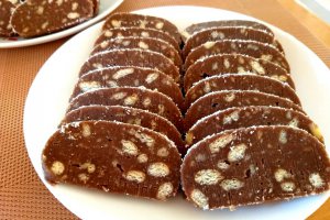 Desert salam de biscuiti cu ciocolata
