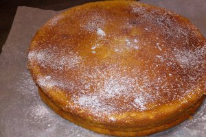 Desert prajitura turnata cu branza si stafide