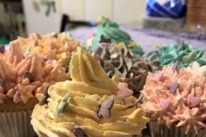 Desert briose (cupcakes) cu buttercream