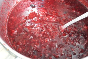 Desert tort spirala cu fructe de padure si glazura oglinda