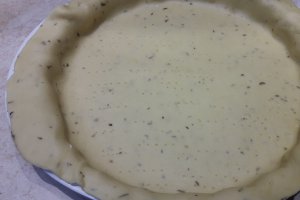 Tarta cu carne tocata, mozzarella si legume