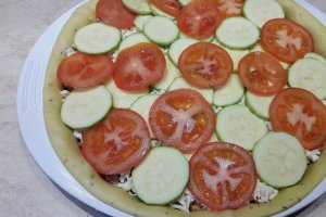 Tarta cu carne tocata, mozzarella si legume