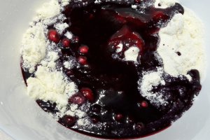 Desert ciocolata de casa cu coacaze si nuci
