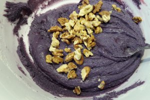 Desert ciocolata de casa cu coacaze si nuci
