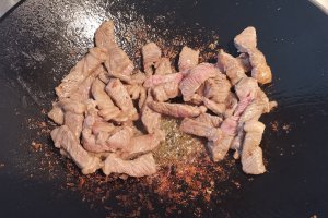 Stir-fry cu carne de vita si dovlecel