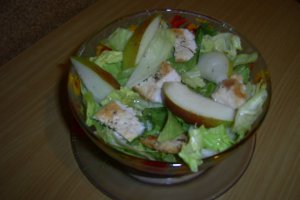 Salata iceberg cu pui si pere