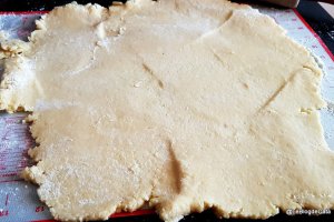 Desert pasca cu branza si fructe confiate