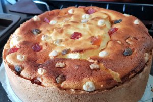 Desert pasca cu branza si fructe confiate