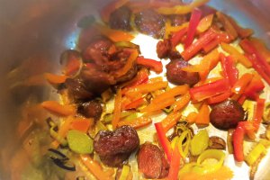 Supa cu chorizo, ciuperci si zucchini