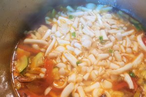 Supa cu chorizo, ciuperci si zucchini