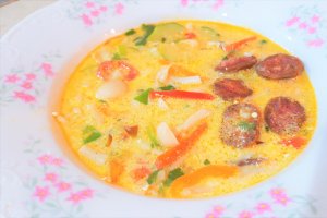 Supa cu chorizo, ciuperci si zucchini