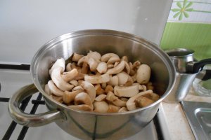 Tocanita de ciuperci cu ardei grasi