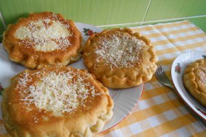 Langosi cu branza de burduf si marar
