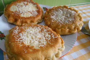Langosi cu branza de burduf si marar