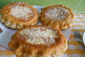 Langosi cu branza de burduf si marar