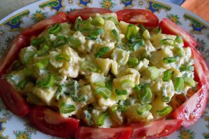 Salata de cartofi, cu ceapa verde si maioneza