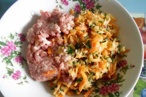 Cartofi noi la cuptor, cu chiftelute si cascaval