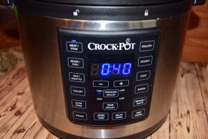 Stufat de iepure la Multicooker Crock-Pot Express cu gatire sub presiune