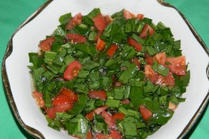Salata de leurda cu rosii