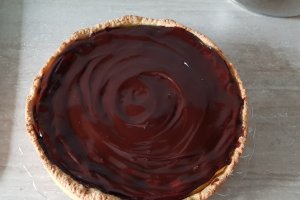 Desert pasca cu branza, merisoare, stafide si glazura de ciocolata