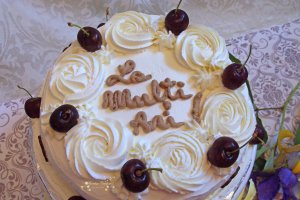 Desert tort cu trandafiri, amaretto si cirese