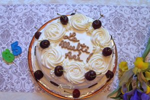 Desert tort cu trandafiri, amaretto si cirese