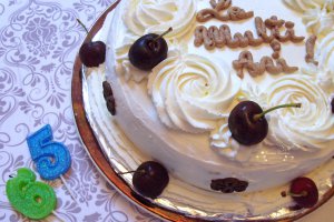 Desert tort cu trandafiri, amaretto si cirese