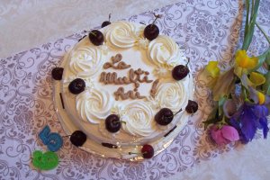 Desert tort cu trandafiri, amaretto si cirese