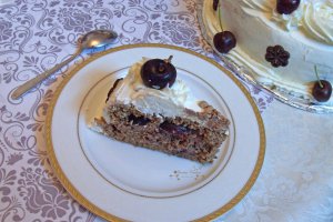 Desert tort cu trandafiri, amaretto si cirese