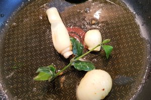 Chiftele de vita marinate in sos de rosii