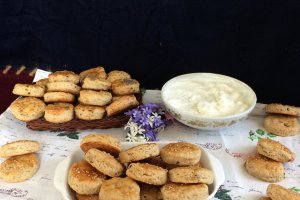 Pogacele cu jumari si leurda