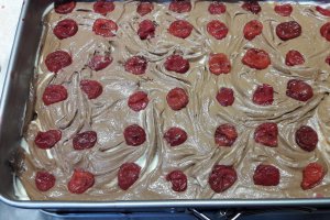 Desert negresa cu visine si crema de branza