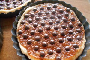Desert mini tarte cu mere si ciocolata