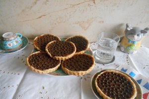 Desert mini tarte cu mere si ciocolata