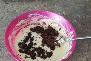 Desert briose cu ciocolata si visine