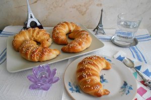 Desert cornuri pariziene, cu umplutura de mere