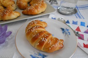 Desert cornuri pariziene, cu umplutura de mere