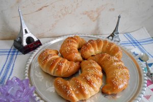 Desert cornuri pariziene, cu umplutura de mere