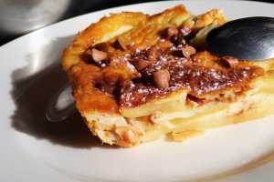 Desert budinca cu mere si ciocolata