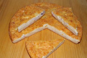 Aperitiv tarta cu branza sarata si bacon