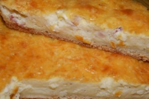 Aperitiv tarta cu branza sarata si bacon
