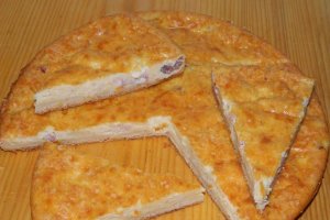 Aperitiv tarta cu branza sarata si bacon