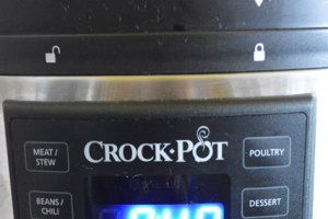 Tort de ciocolata la Multicookerul Crock-Pot Express cu gatire sub presiune