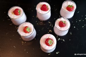 Desert spuma de capsuni cu ricotta