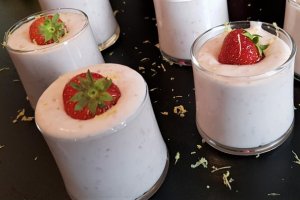 Desert spuma de capsuni cu ricotta