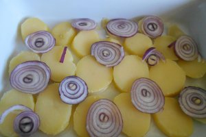 Cartofi noi cu ciuperci, la cuptor