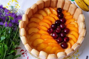 Tort cu iaurt si fructe, fara coacere