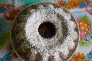 Desert guguluf din albusuri, cu merisoare