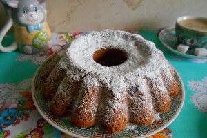 Desert guguluf din albusuri, cu merisoare